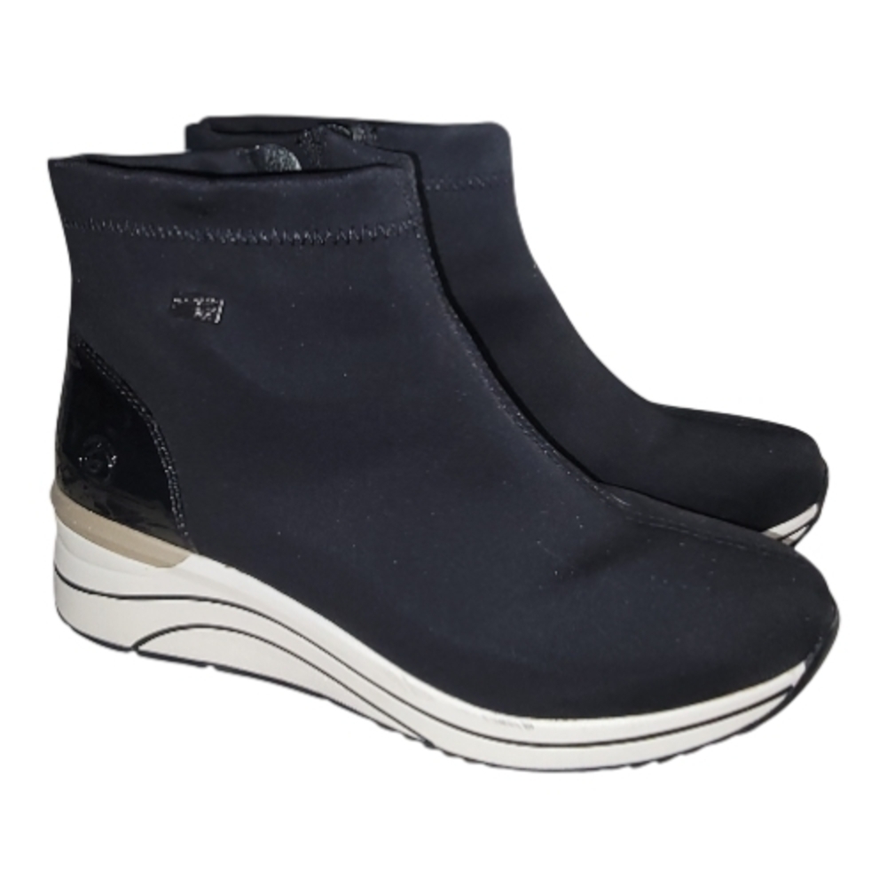 Remonte,.Black and White Water-Resistant Boot, Size 40 (81/2-9)